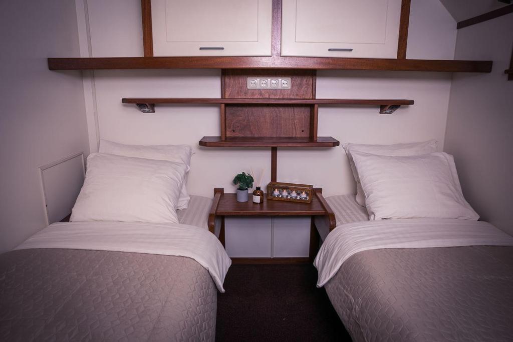 Unique Hotelboat Botel Lena Maria Amsterdam Dış mekan fotoğraf