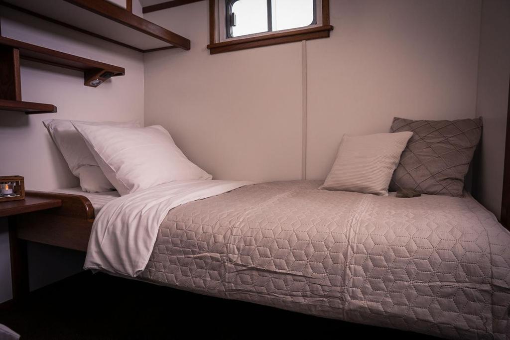 Unique Hotelboat Botel Lena Maria Amsterdam Dış mekan fotoğraf