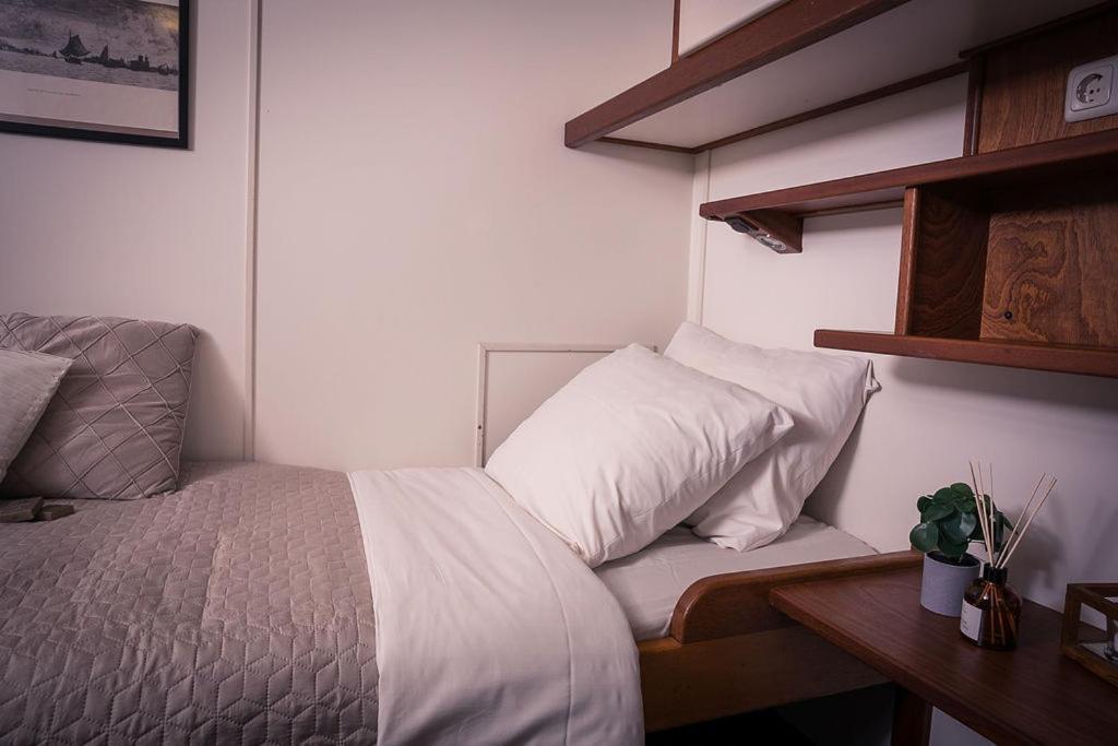 Unique Hotelboat Botel Lena Maria Amsterdam Dış mekan fotoğraf